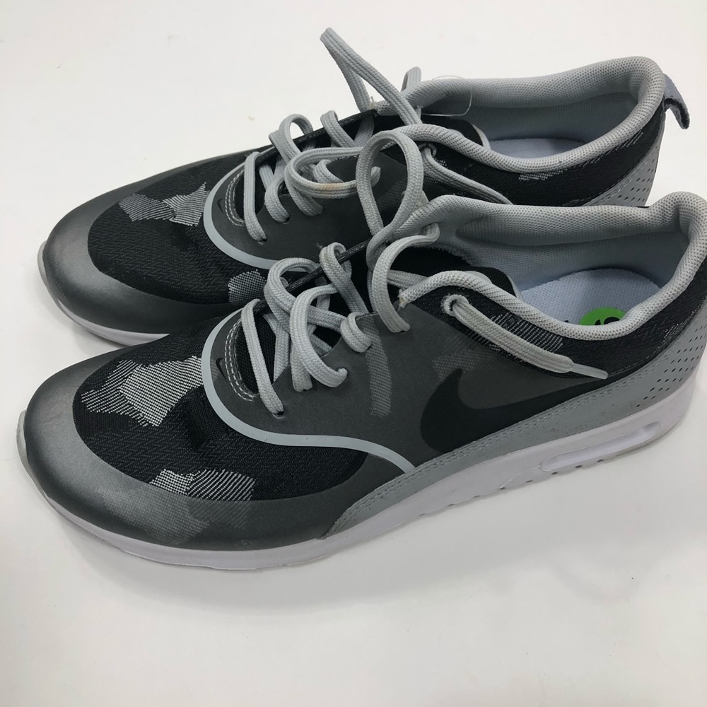 Nike Air Max Theta Trainers Size 9.5